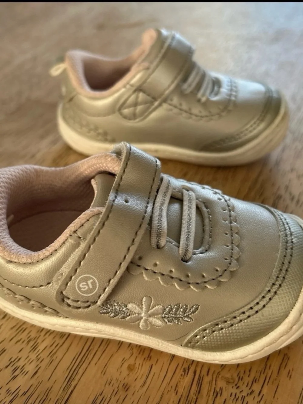Stride Rite 360 SR TAYE 2.0 Natalia Infant shoe Sz. 4M, Gently Used.